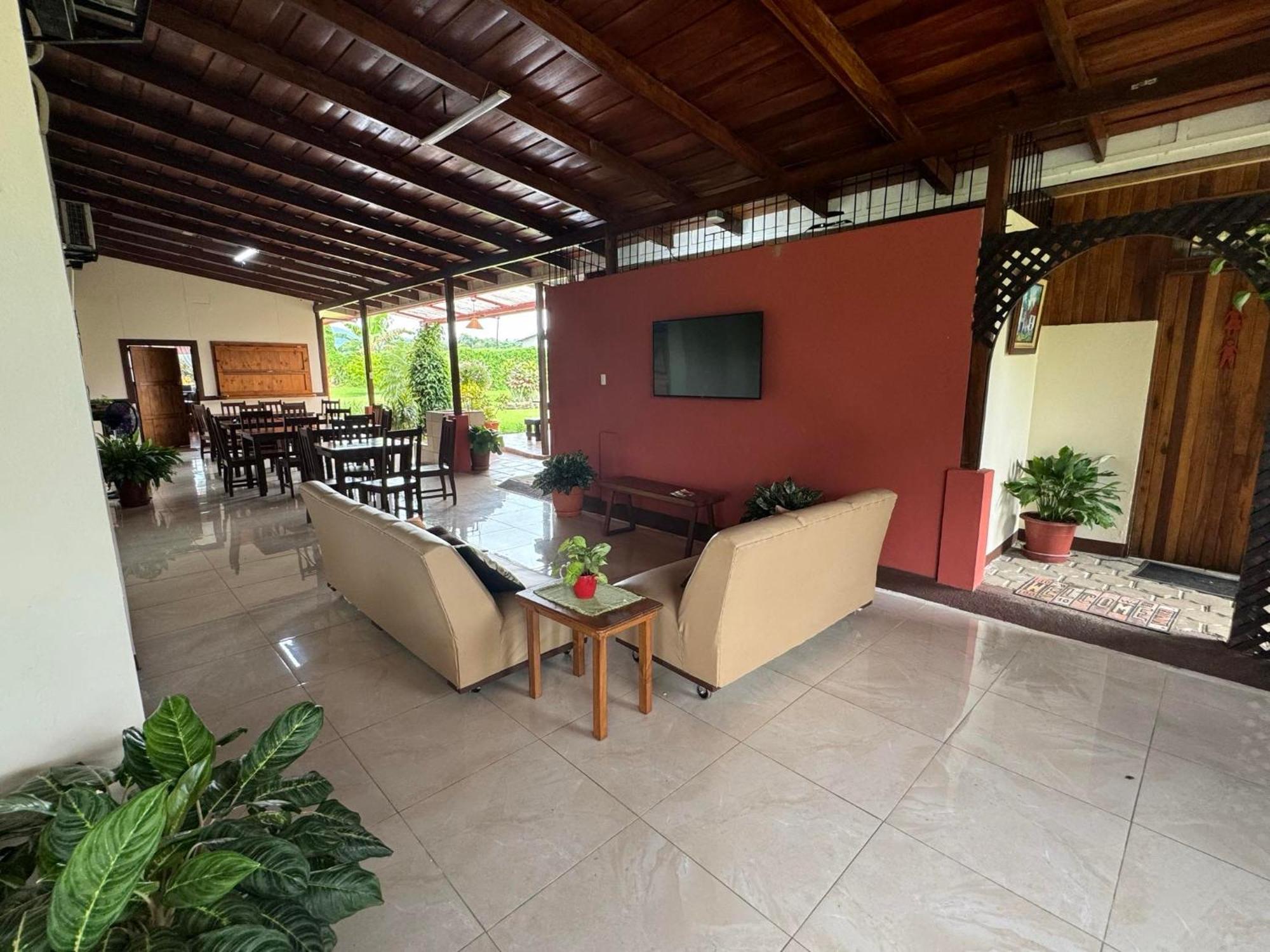 Готель Befox Adventure La Fortuna Екстер'єр фото