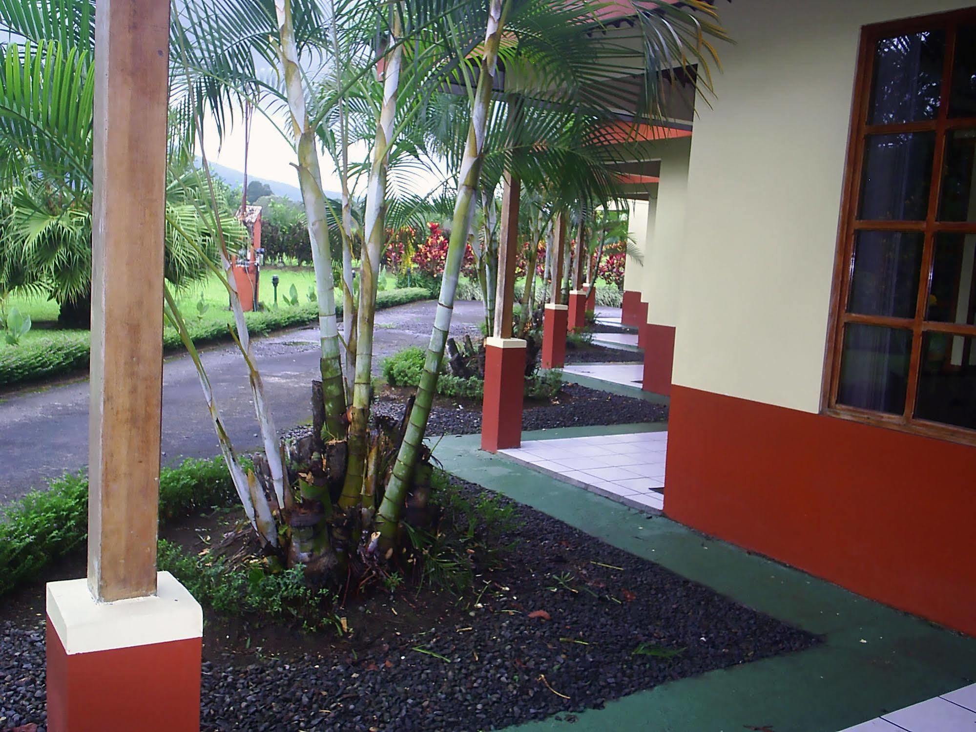 Готель Befox Adventure La Fortuna Екстер'єр фото